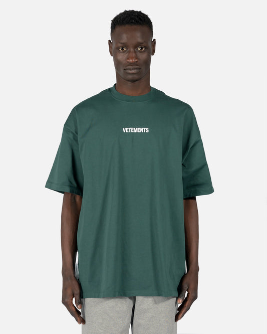 VETEMENTS Men's T-Shirts Logo Label T-Shirt in Police Green
