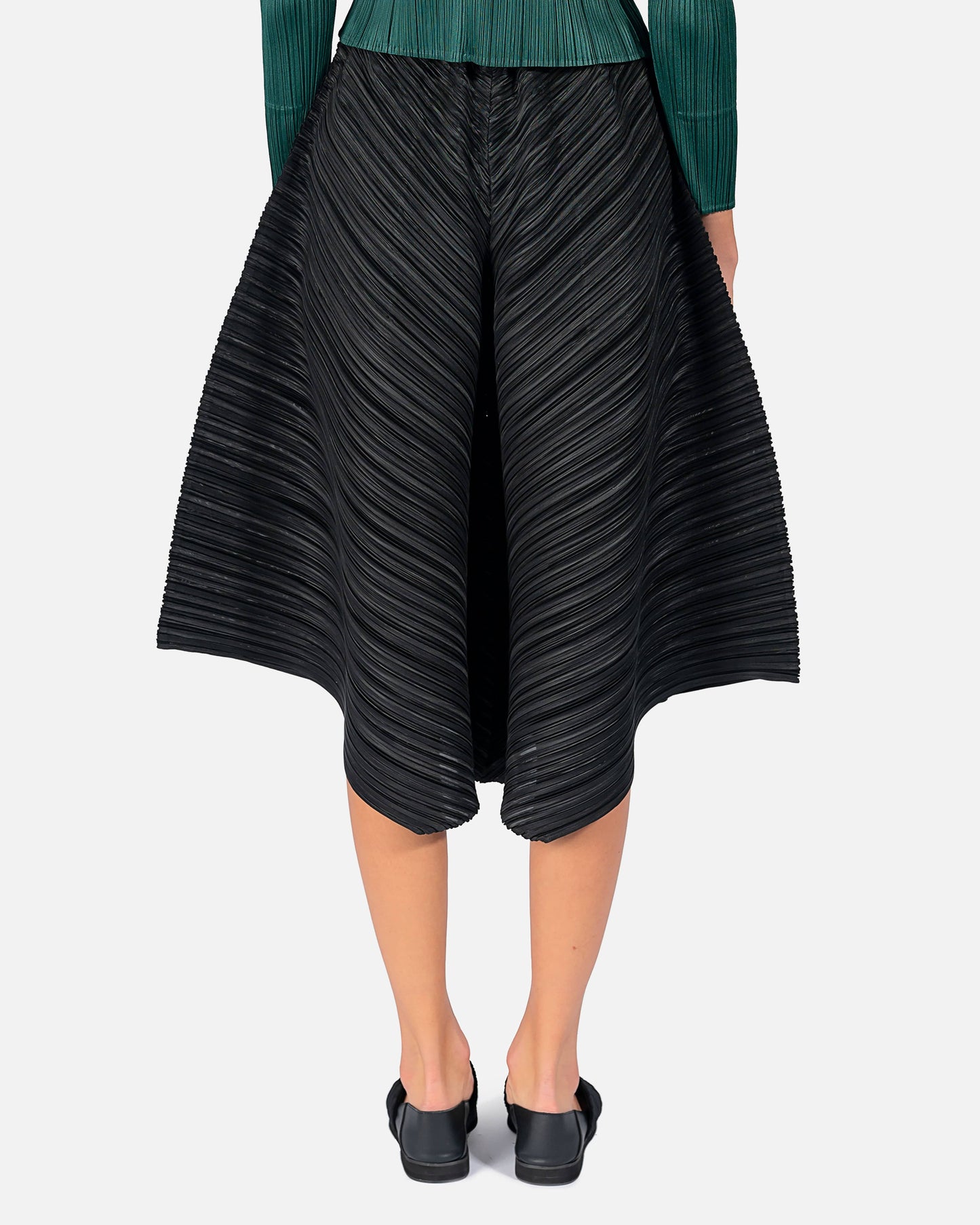Pleats Please Issey Miyake Women Pants Monthly Colors Pleated Pants in Black