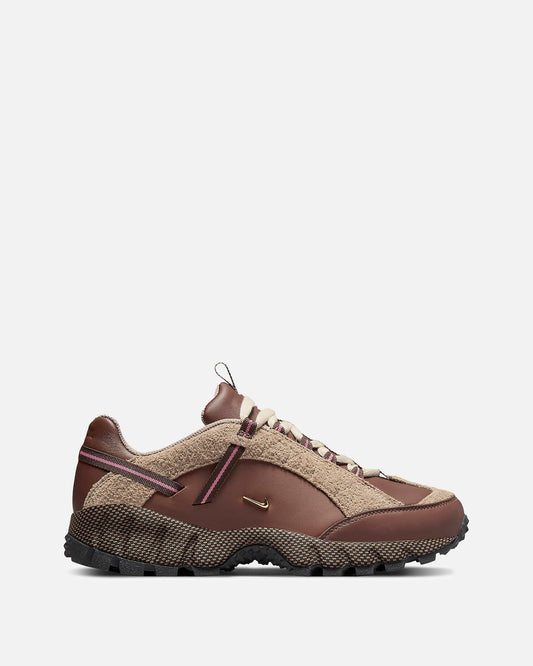 Nike Releases Nike Air Humara x Jacquemus 'Ale Brown & Gold'