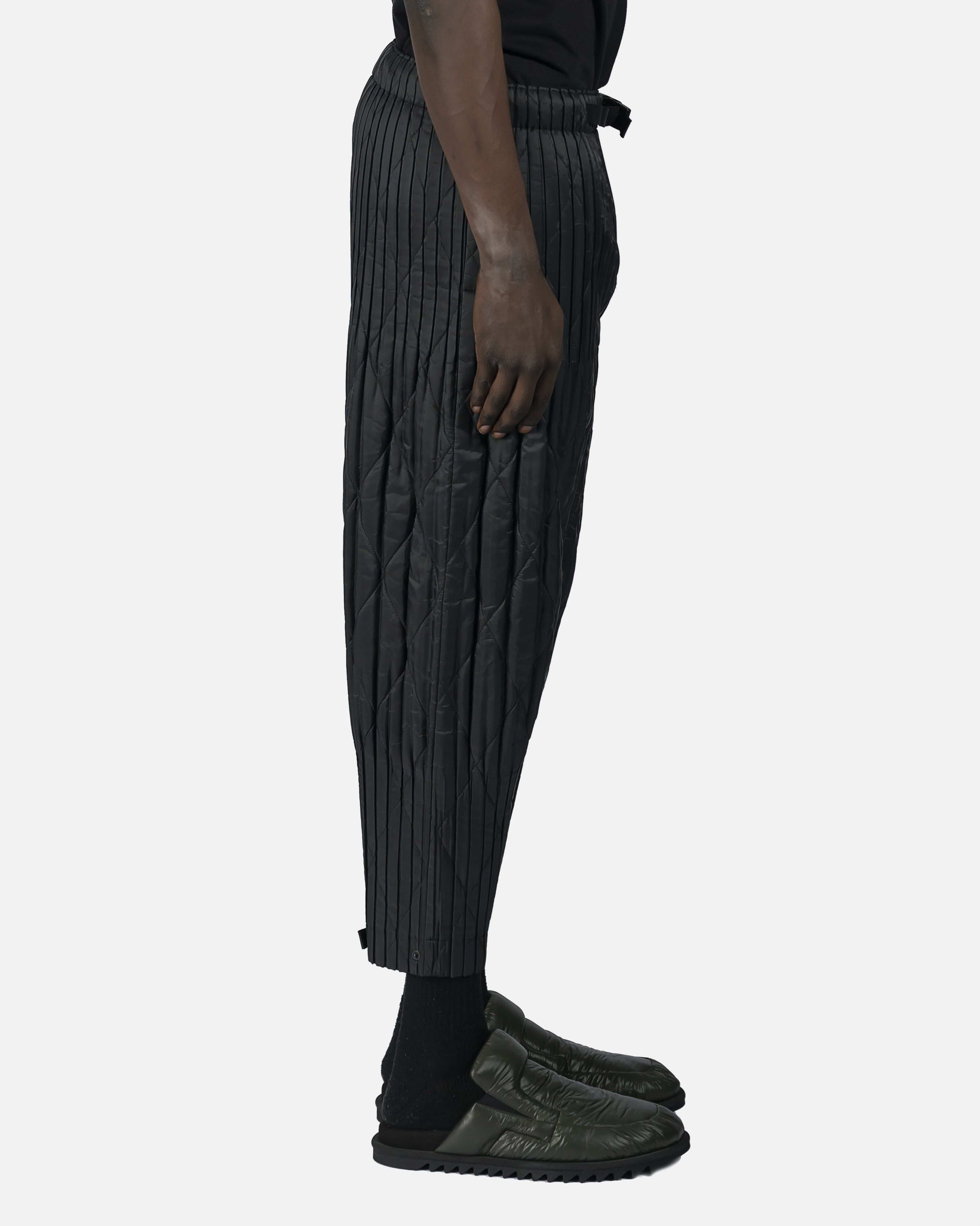 Homme Plissé Issey Miyake Men's Pants Padded Pleats Trousers in Black