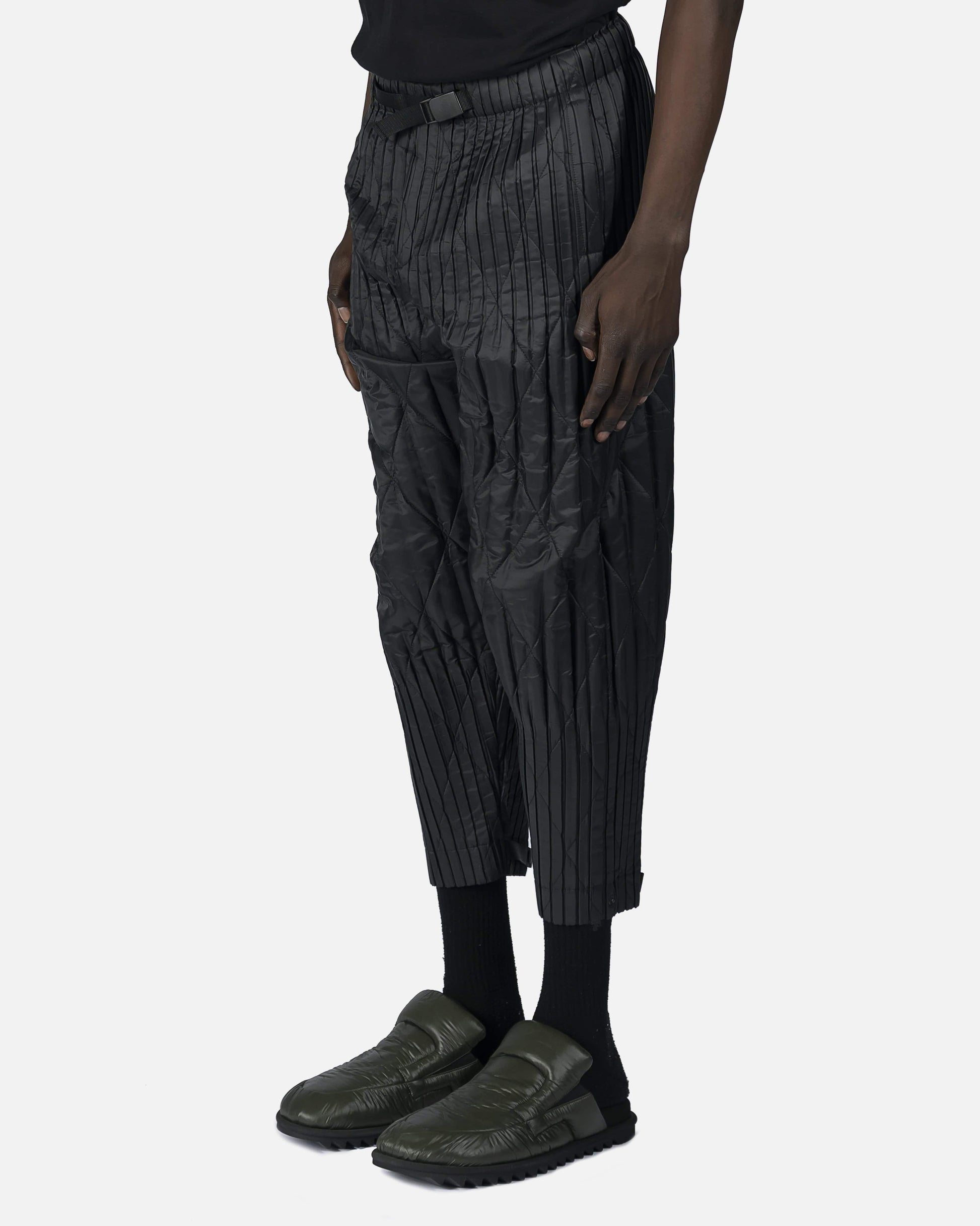 Homme Plissé Issey Miyake Men's Pants Padded Pleats Trousers in Black