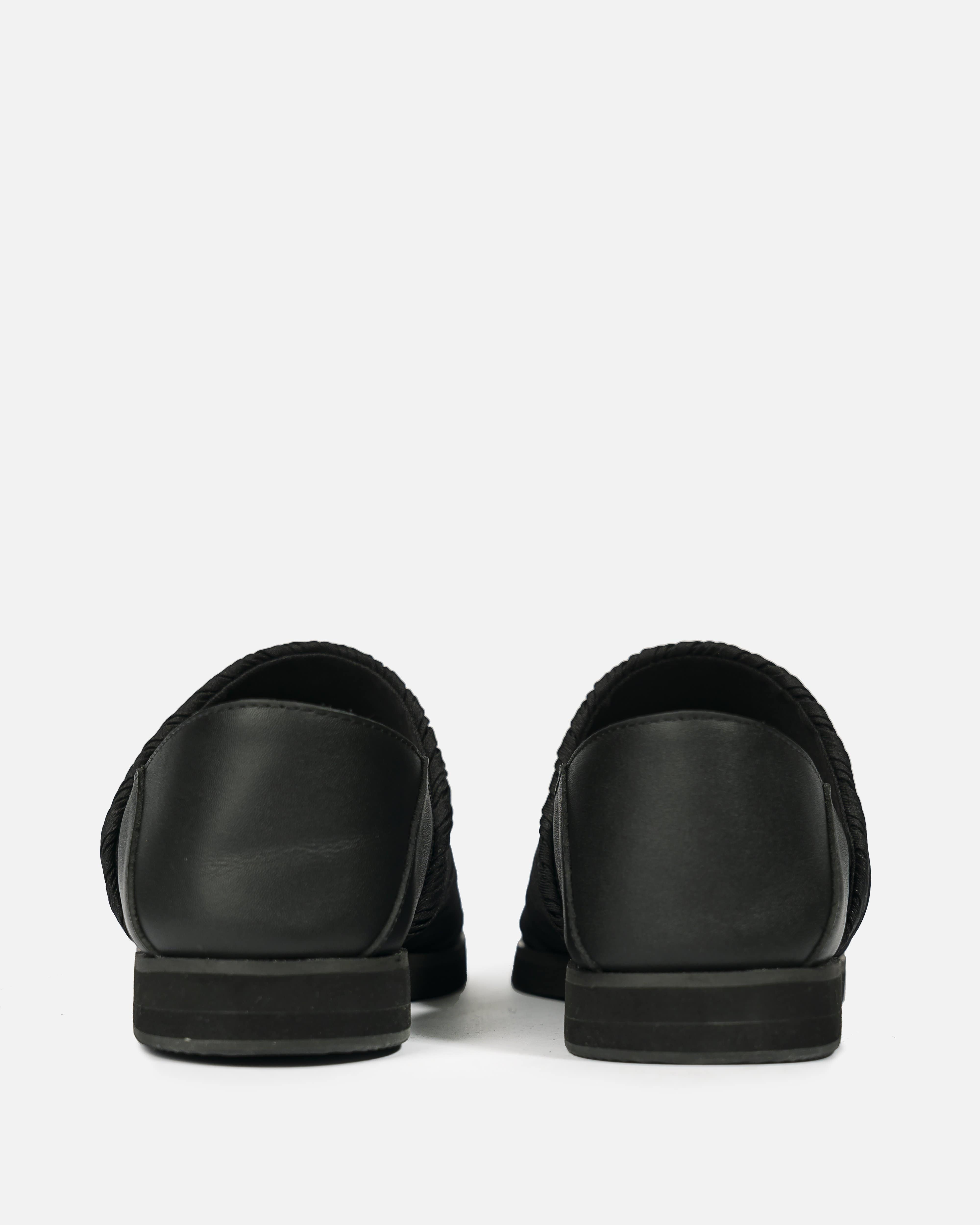 靴 ISSEY MIYAKE Black coin loafer Pleats Slip-On Loafer in Black – SVRN