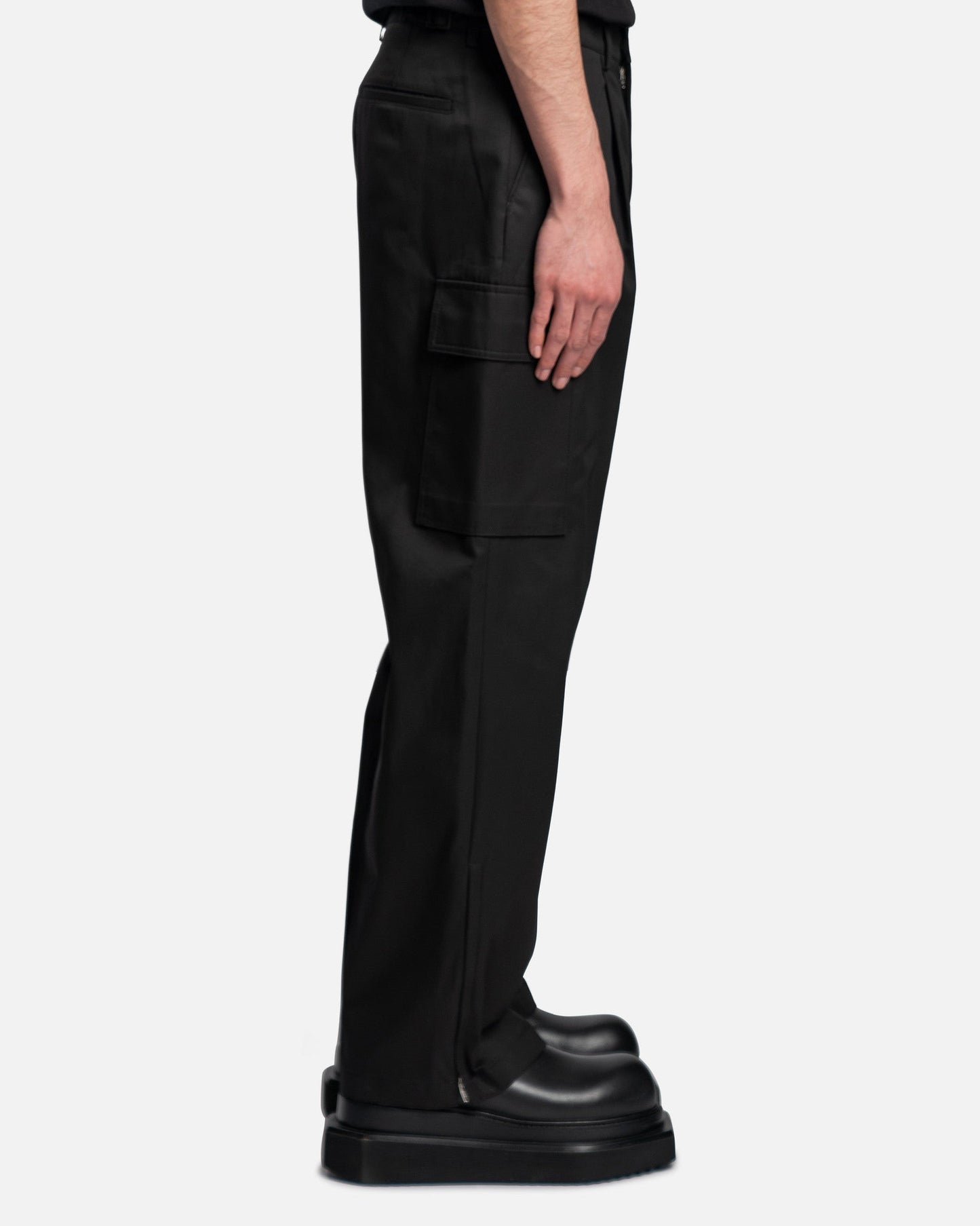 Juun.J Men's Pants Ventile Straight Fit Cargo Pants in Black
