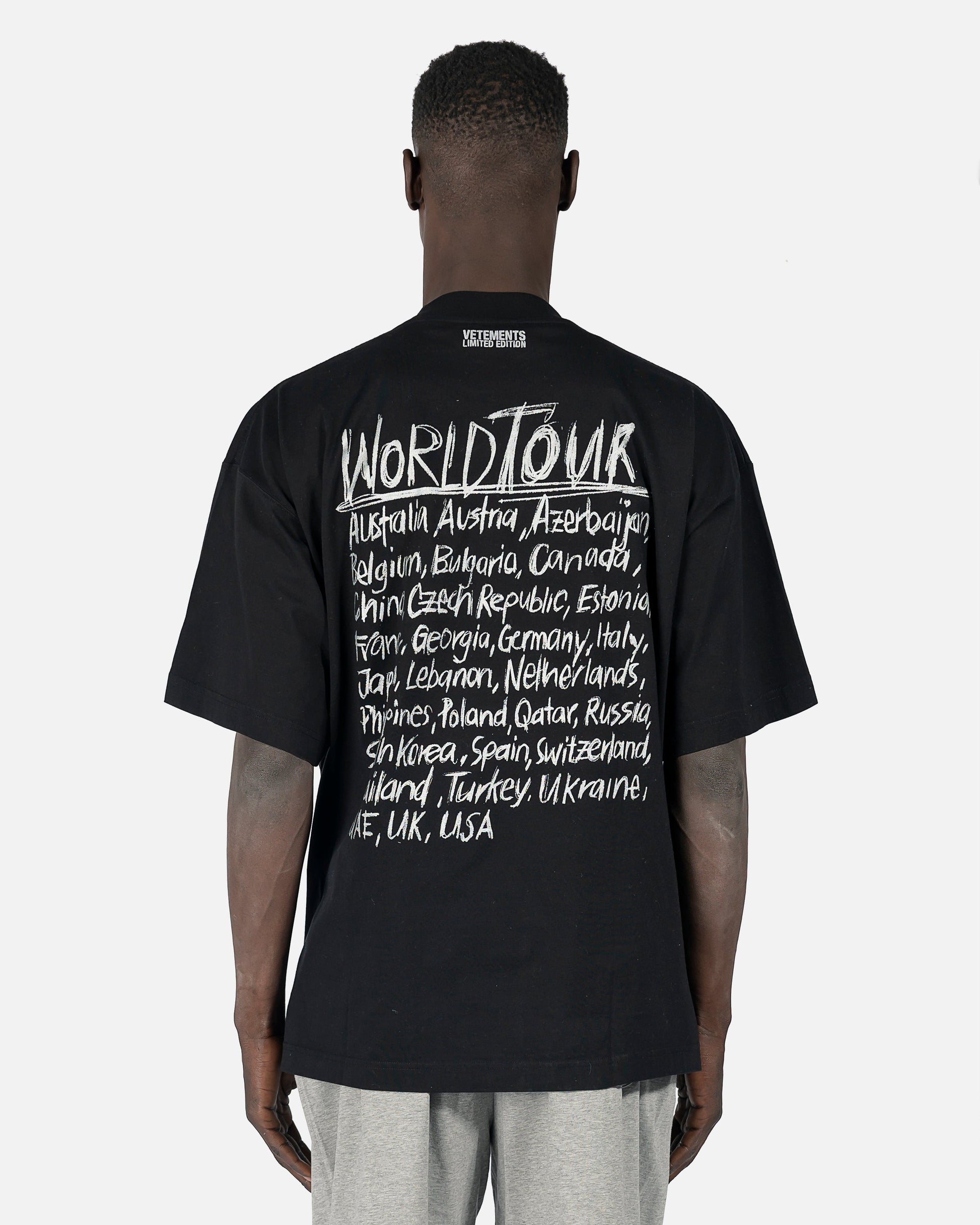 VETEMENTS Men's T-Shirts World Tour T-Shirt in Black