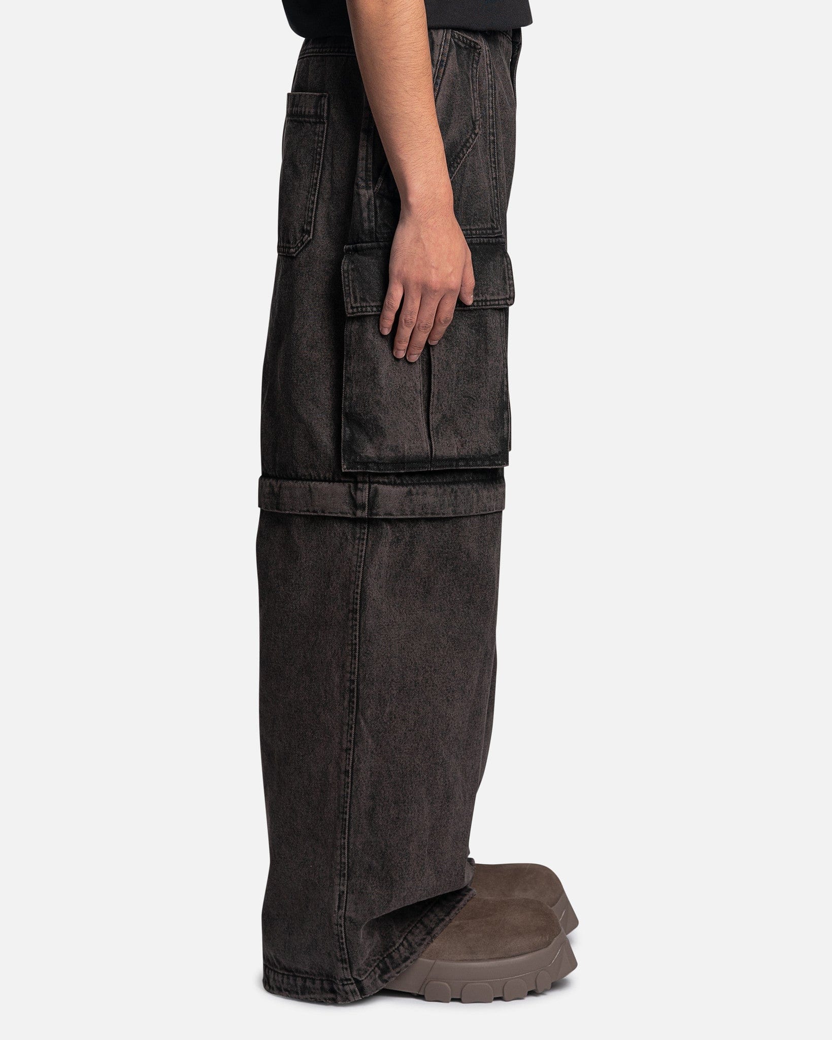 Juun.J Men's Pants Woven Pants in Washed Black